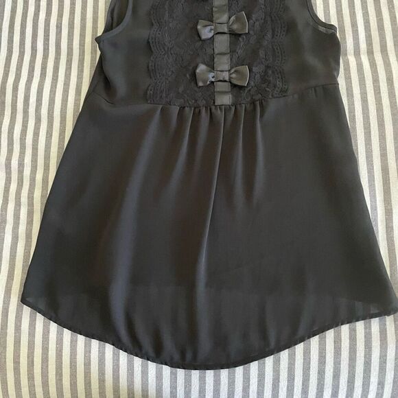 Francesca’s Dina Be Black Tank Sheer Lace with Bows Size Small - Picture 2 of 3